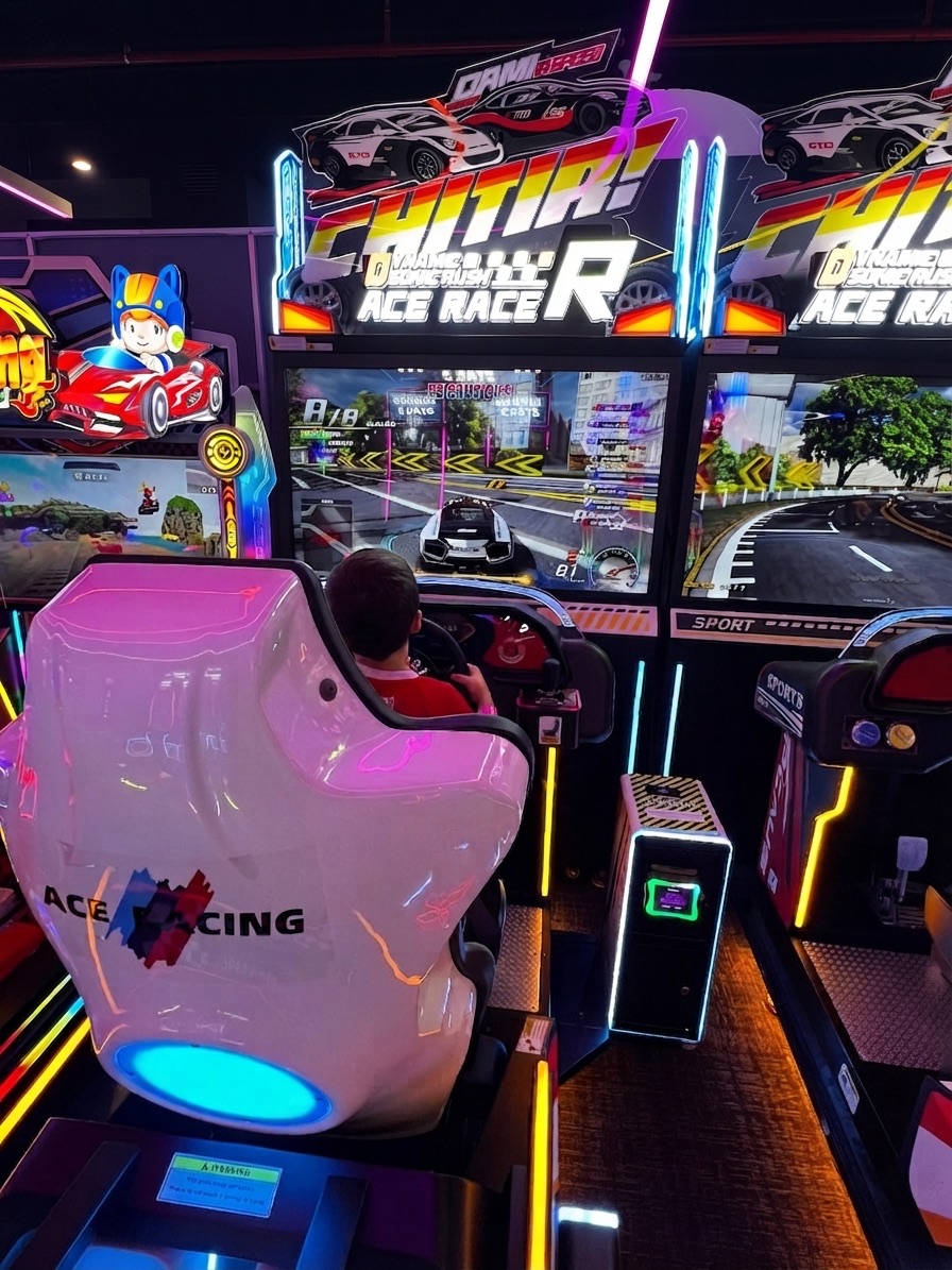 Simulador de carreras del área de arcades de Funlandia Pacific, Pacific Center, Paitilla